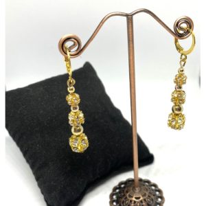 boucles-d-oreilles-dorees-et-strass