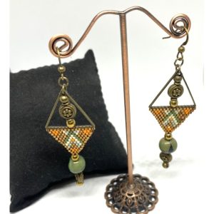 boucles-d-oreilles-triangle-tissees