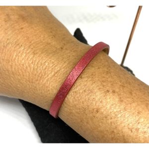 bracelet-lien-cuir-rouge-qui-brille