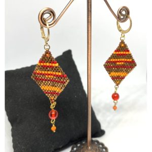 boucles-d-oreilles-triangle-tisse