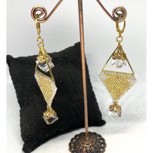 boucles-d-oreilles-triangle-tisse-3