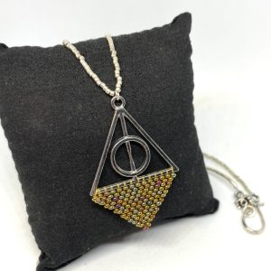 collier-ras-de-cou-argente-triangle-tisse